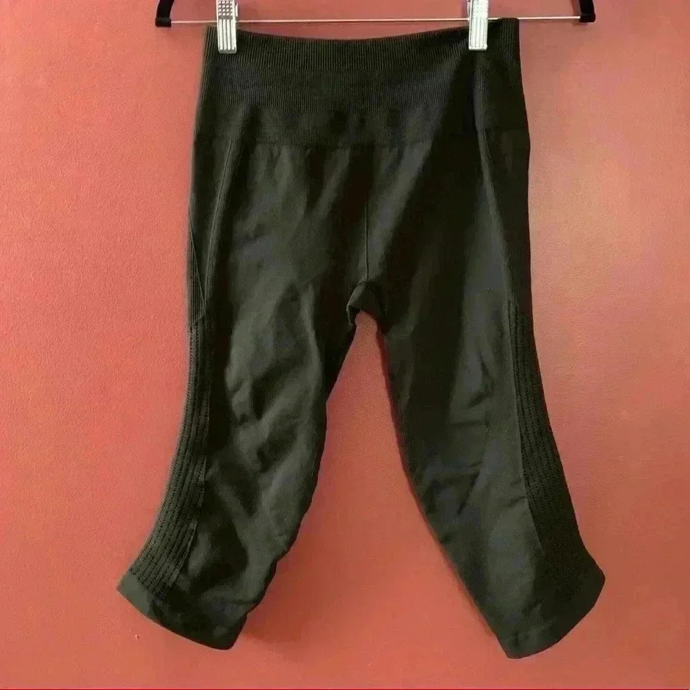 Lululemon Gray Capris